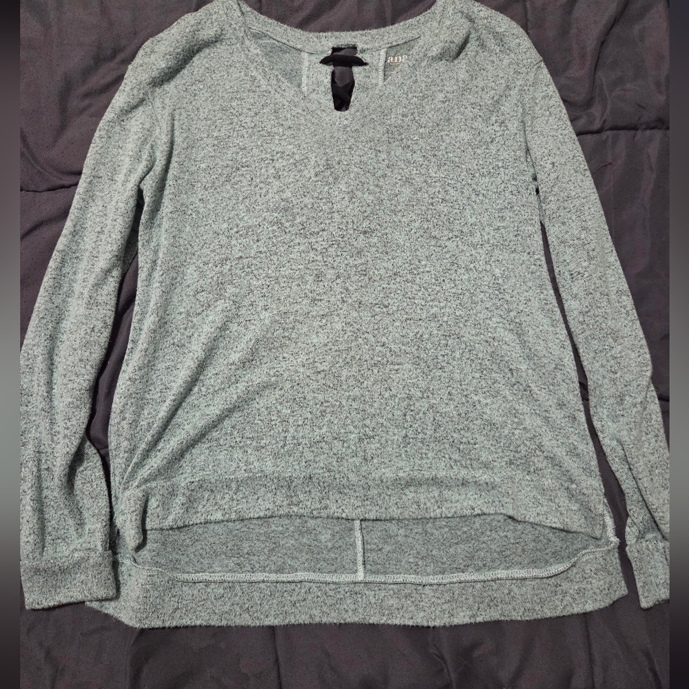 Light Mint Green/black Long Sleeve V-Neck Top